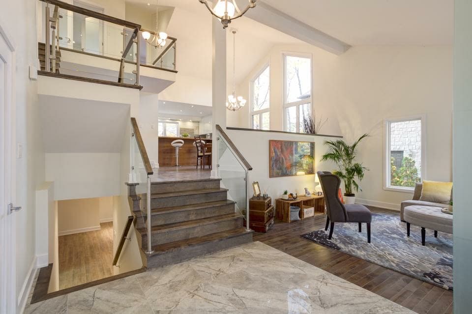 Modern home entryway Construction M. Dubé