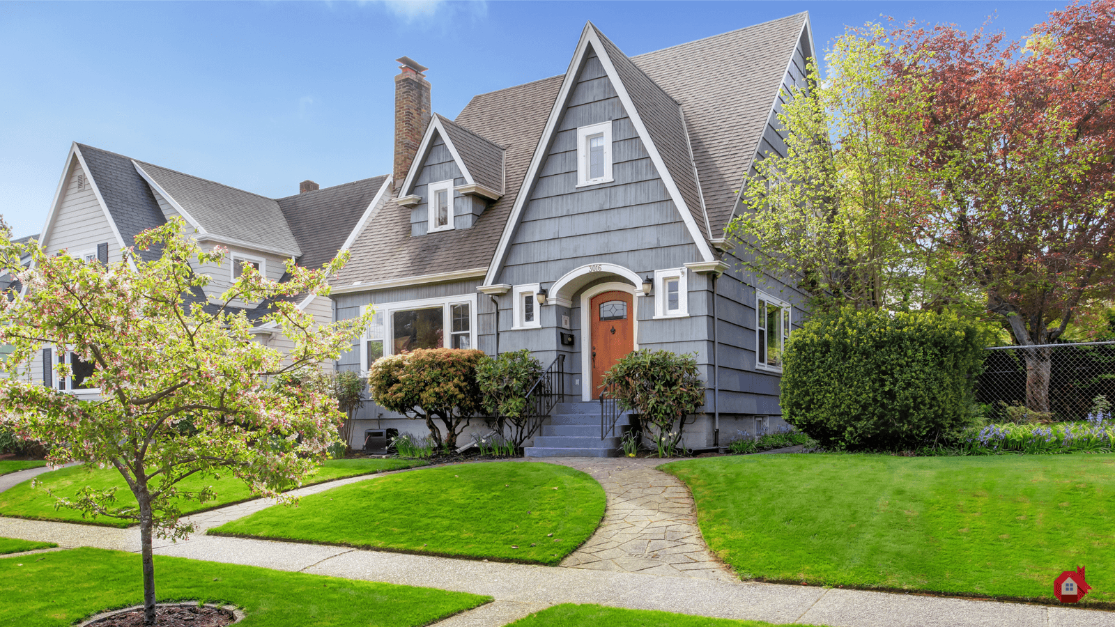 Charming detached house with well-kept exterior, located in a quiet residential area.