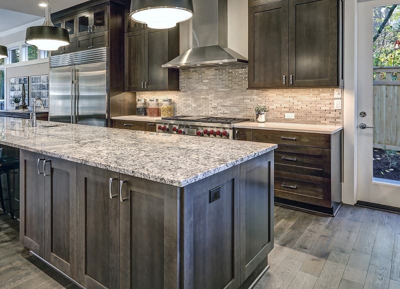 Tuile installée droite_Comment poser des carreaux de céramique rectangulaires_Soumission Rénovation